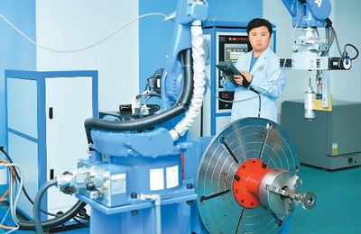 以科技創(chuàng)新為引擎，驅(qū)動(dòng)新型工業(yè)化邁向高端化智能化綠色化